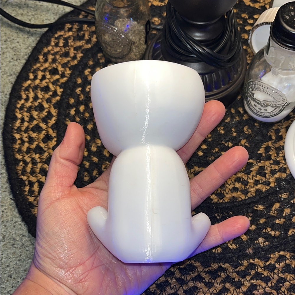 White 3-D printed planter/ airplant holder, small. - Picture 6 of 8
